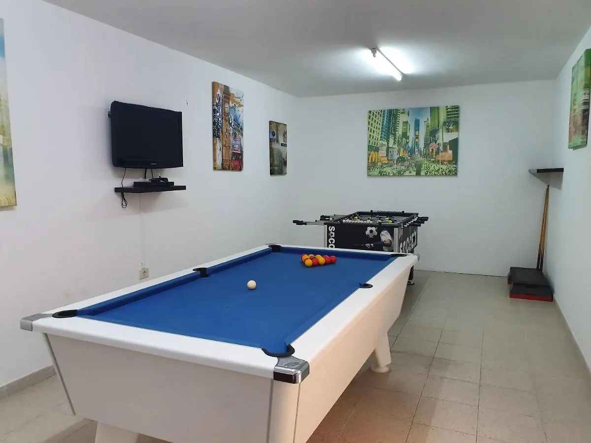 Fun Family Villa-Crazy Golf Course-Heated Pool-Cocktail Bar-Jacuzzi-Games Room-Wifi &Uk Tv Puerto del Carmen  Villa