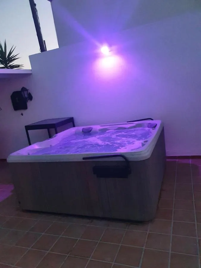 Villa Fun Family Villa-Crazy Golf Course-Heated Pool-Cocktail Bar-Jacuzzi-Games Room-Wifi &Uk Tv Puerto del Carmen