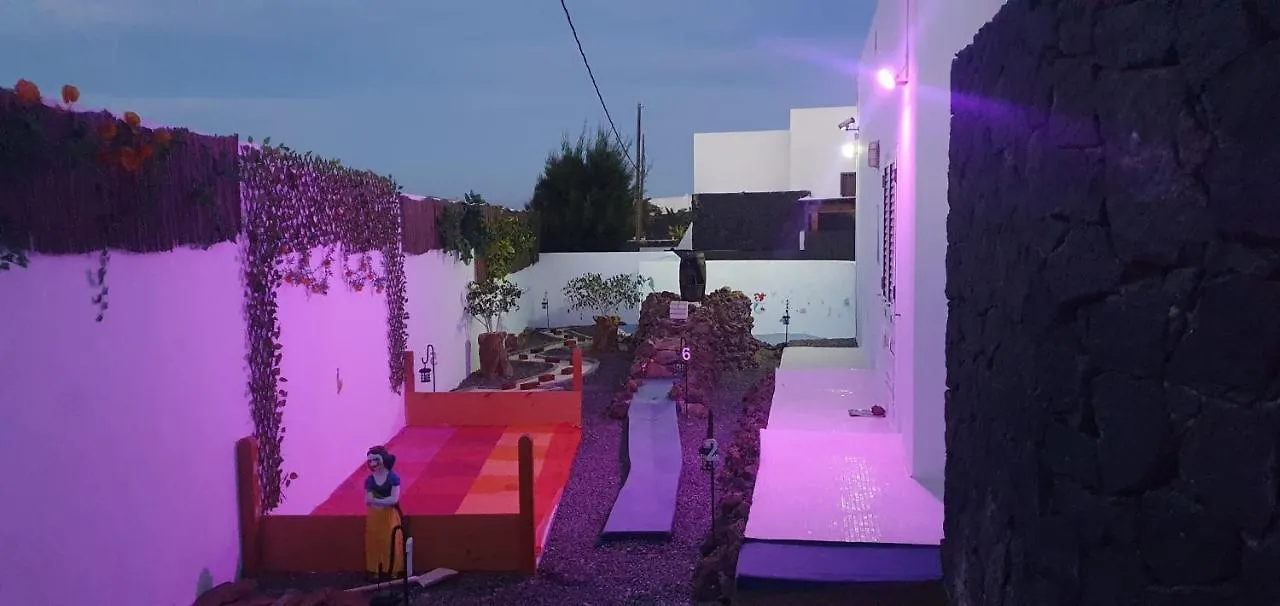 Fun Family Villa-Crazy Golf Course-Heated Pool-Cocktail Bar-Jacuzzi-Games Room-Wifi &Uk Tv Puerto del Carmen  Spain