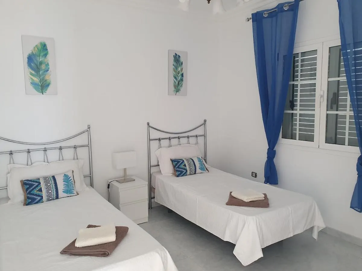 Fun Family Villa-Crazy Golf Course-Heated Pool-Cocktail Bar-Jacuzzi-Games Room-Wifi &Uk Tv Puerto del Carmen  Villa Puerto del Carmen (Lanzarote)