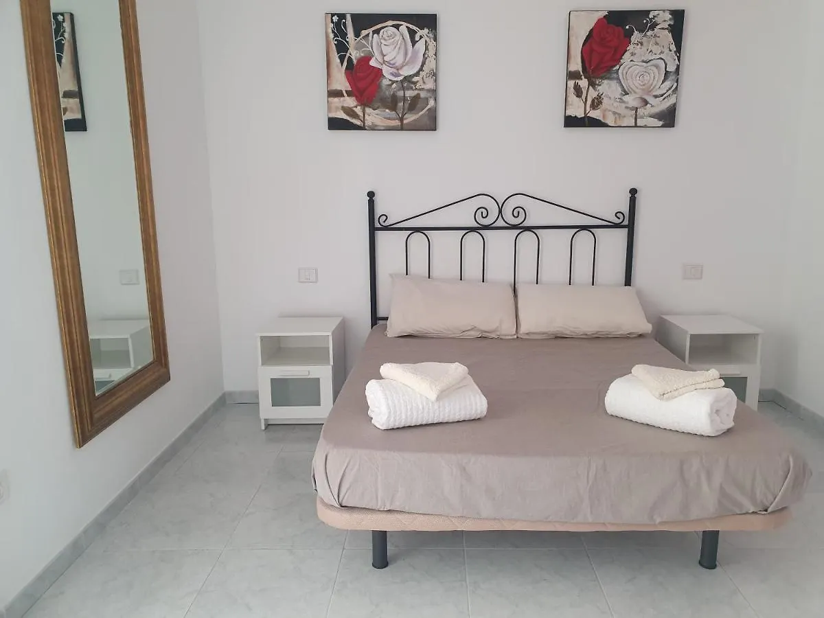 Fun Family Villa-Crazy Golf Course-Heated Pool-Cocktail Bar-Jacuzzi-Games Room-Wifi &Uk Tv Puerto del Carmen  Villa Puerto del Carmen (Lanzarote)