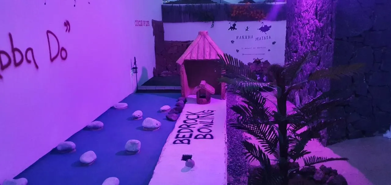 Fun Family Villa-Crazy Golf Course-Heated Pool-Cocktail Bar-Jacuzzi-Games Room-Wifi &Uk Tv Puerto del Carmen  Puerto del Carmen (Lanzarote)